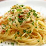 de-ce-nu-ar-trebui-sa-existe-smantana-in-carbonara.jpg